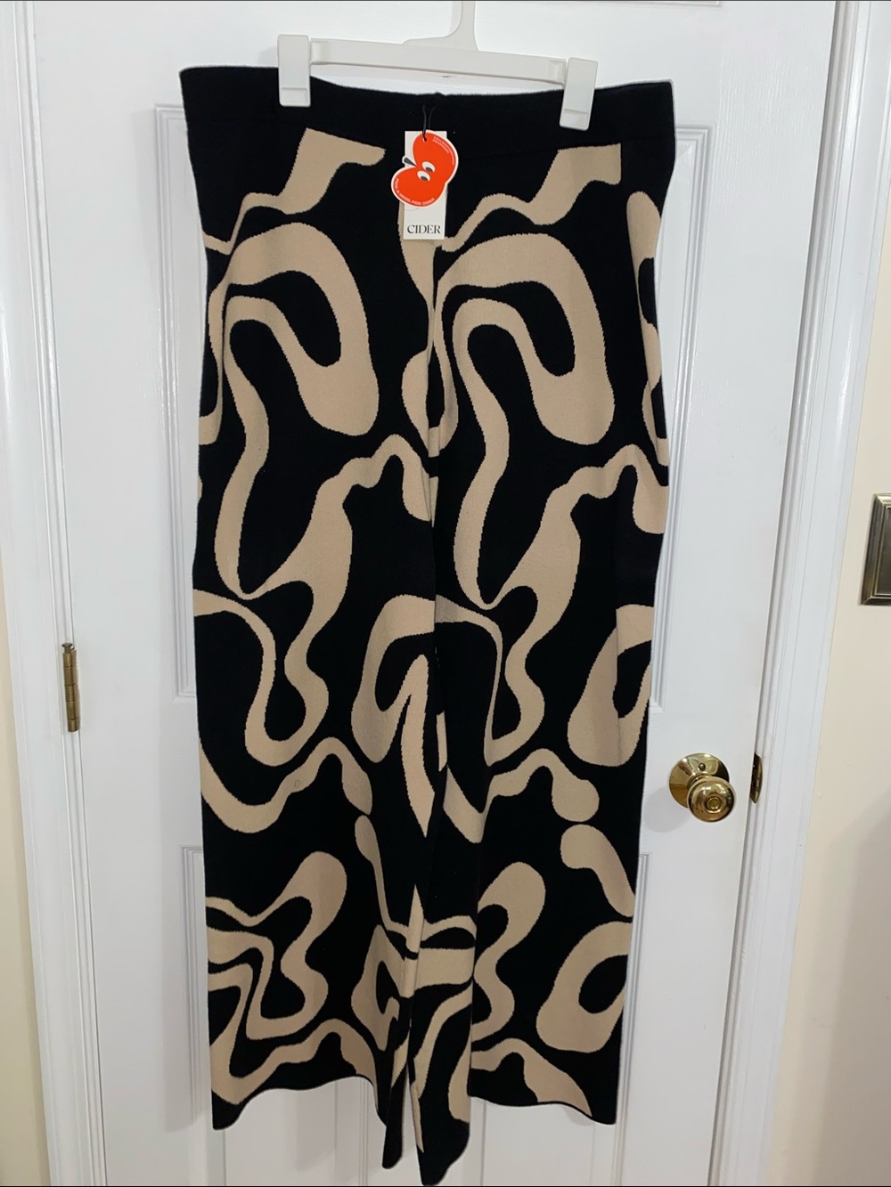 Cider Black & Beige Abstract Wave Knit Pant